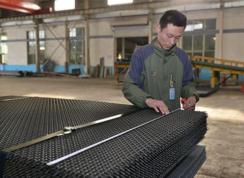 Width Inspection of Mesh Sheet Before Delivery